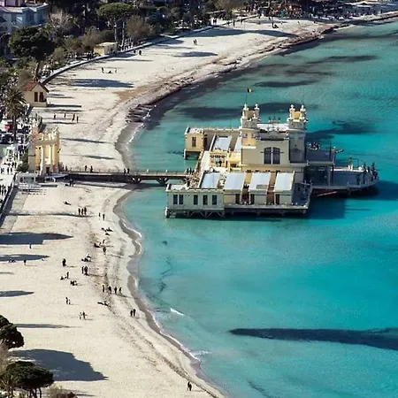 Mondello Lilla Pensión *